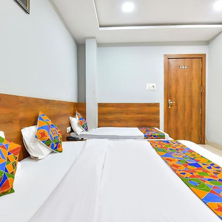 Fabhotel Raghumani Palace 乌贾因 外观 照片
