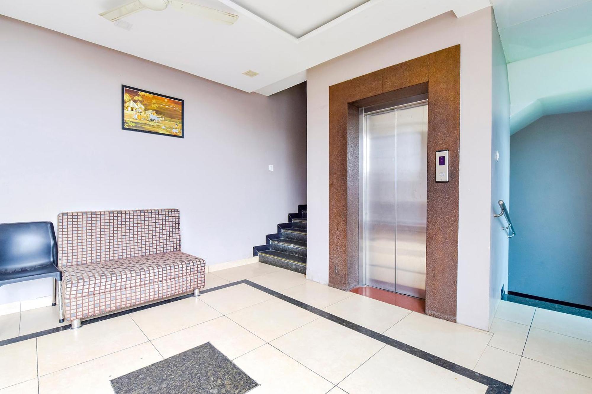 Fabhotel Raghumani Palace 乌贾因 外观 照片