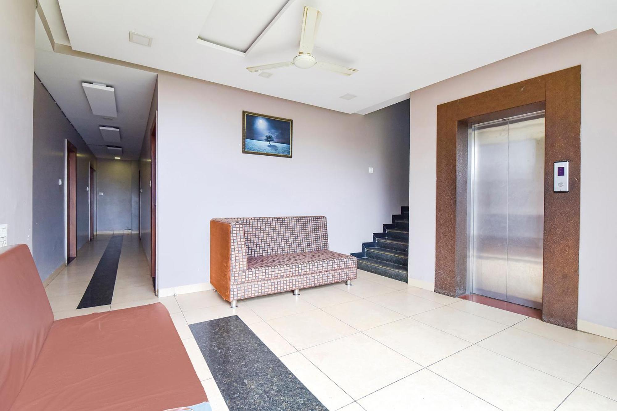 Fabhotel Raghumani Palace 乌贾因 外观 照片
